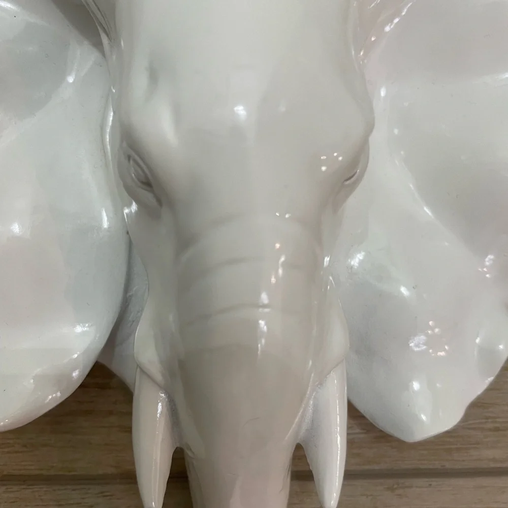 Three hands corp white resin elephant wall decor hook